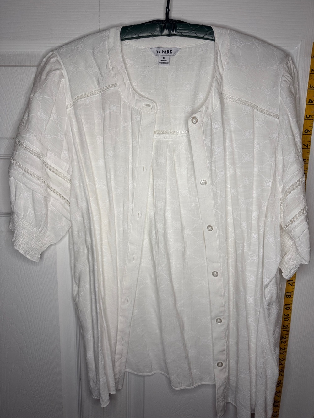77 Park White Button-Up Embroidered Short Sleeve Top
